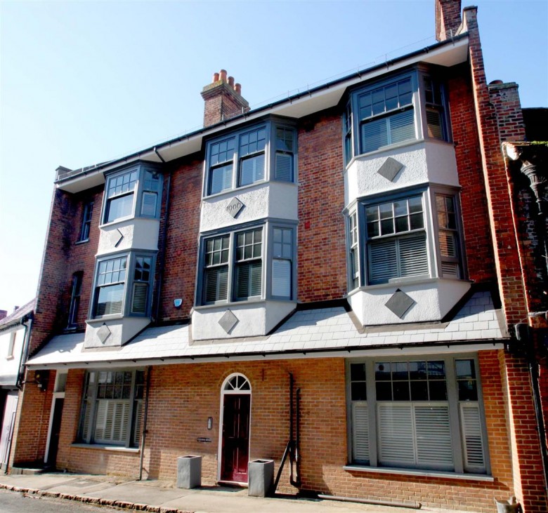 Click the photo for more details of Couching Street, Watlington