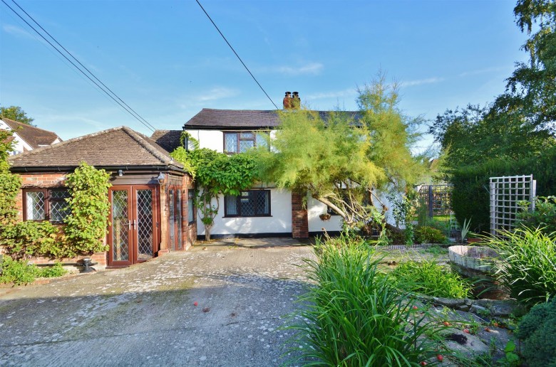 Click the photo for more details of Box Tree Lane, Postcombe, Thame