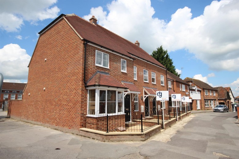 Click the photo for more details of Post Office Lane, Wantage OX12 8DR