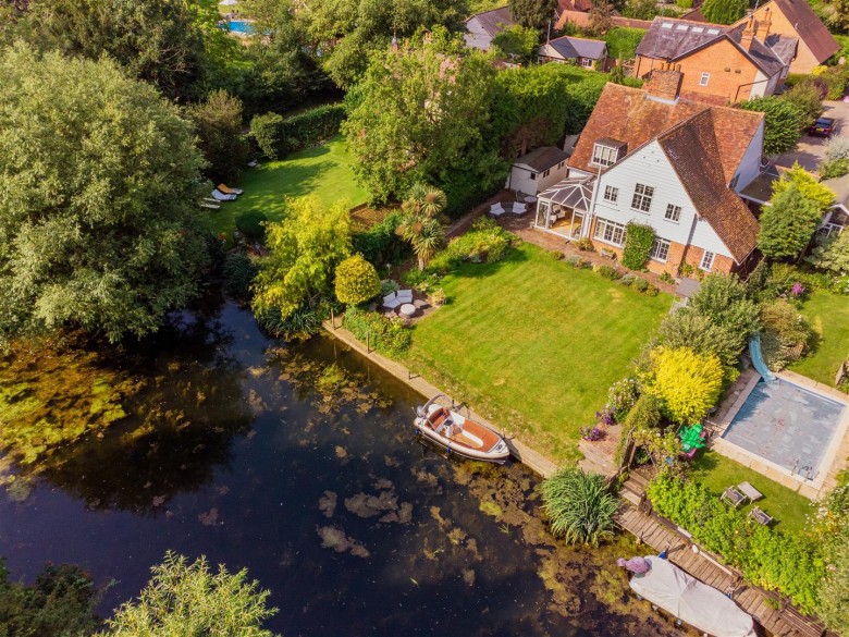 Click the photo for more details of Lashbrook Road, Lower Shiplake, Henley-On-Thames