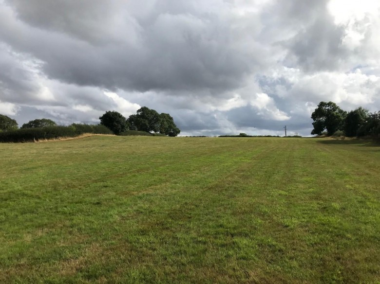 Click the photo for more details of Watford Road, Crick, Northamptonshire, NN6