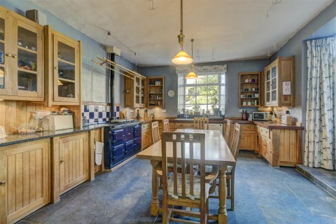 Click the photo for more details of Broadhempston, Totnes