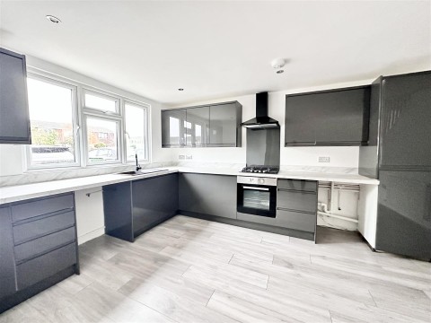 Click the photo for more details of Kingfishers, Grove, Wantage OX12 7JN