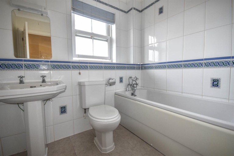 Images for Lion Court, Haddenham, Ely