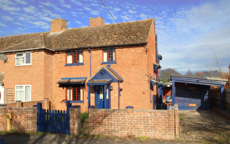 Click the photo for more details of Chiltern Gardens, Watlington