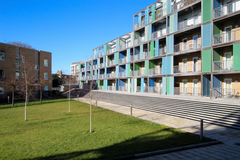 Click the photo for more details of Warren Close, Cambridge