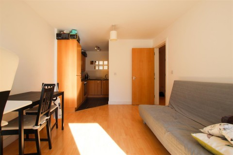 Click the photo for more details of Warren Close, Cambridge