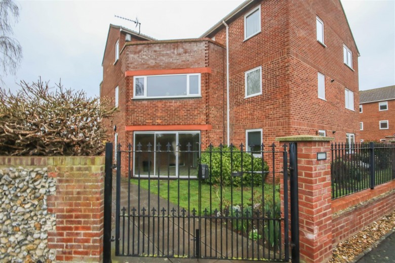 Click the photo for more details of Fairlawns, Newmarket