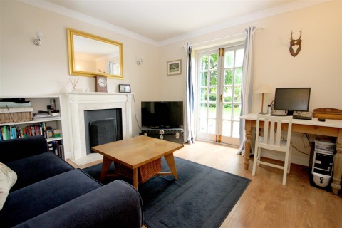 Click the photo for more details of White Hart Close, Benson