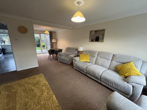 Click the photo for more details of Kingfisher Drive, Banbury