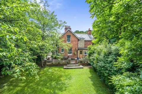 Click the photo for more details of Doddiscombsleigh, Exeter
