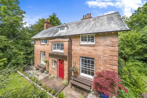 Click the photo for more details of Doddiscombsleigh, Exeter