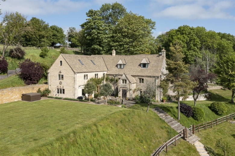 Click the photo for more details of Middle Lypiatt, Gloucestershire