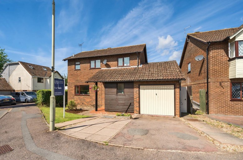 Click the photo for more details of Lea Close, Broughton Astley, Leicester