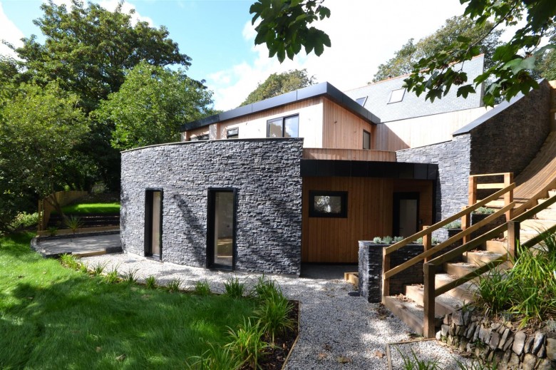 Click the photo for more details of Vicarage Hill, Mevagissey, St. Austell