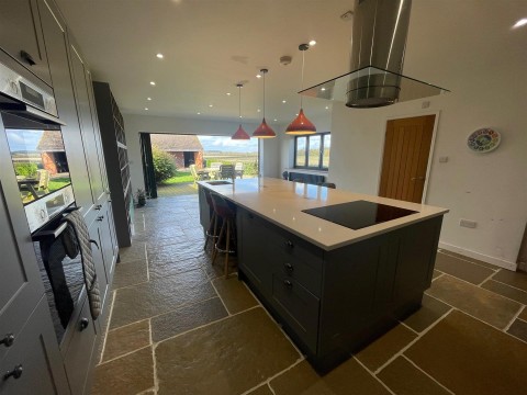 Click the photo for more details of Newbridge, Isle Of Wight