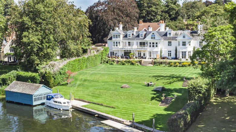 Click the photo for more details of Wargrave Hall, Wargrave