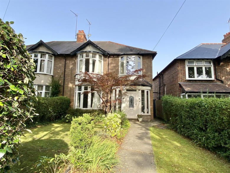 Click the photo for more details of Bloxham Road, Banbury