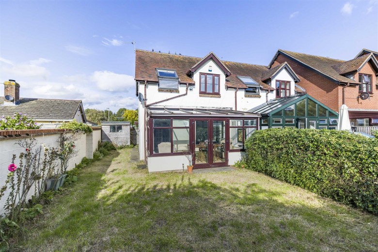 Click the photo for more details of Orchard Walk, Watlington