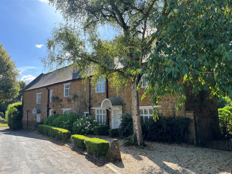 Click the photo for more details of Bloxham, Oxfordshire