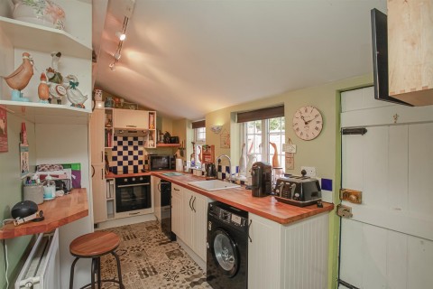 Click the photo for more details of Warwick Road, Banbury