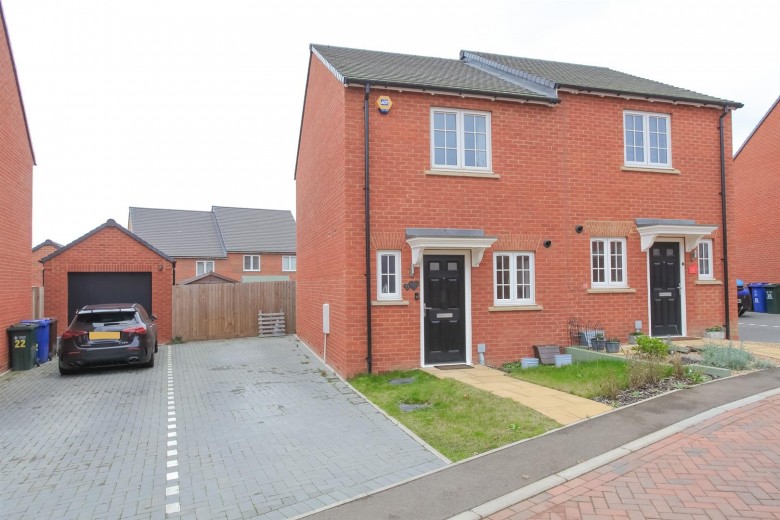 Click the photo for more details of Lawrence Close, Banbury
