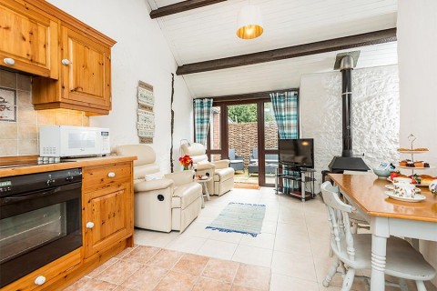Click the photo for more details of Apple Cottage, Berehayes Farm, Whitchurch Canonicorum,