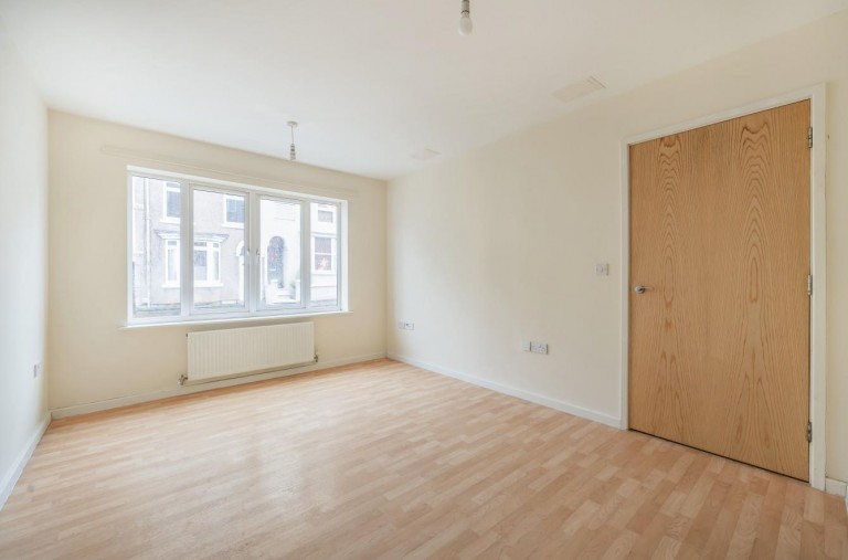 Images for Charles Warren Close, Rugby, CV21