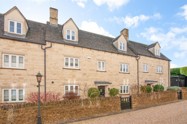 Click the photo for more details of Stow On The Wold, Gloucestershire
