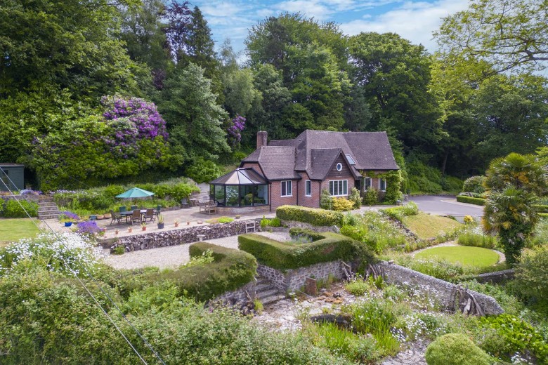 Click the photo for more details of Wilmington, Honiton