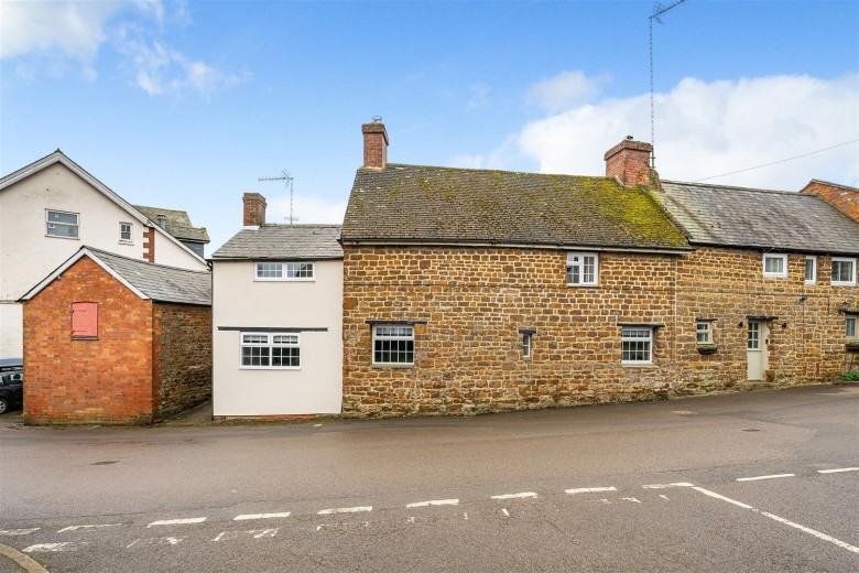 Click the photo for more details of Bell Lane, Byfiedl NN11