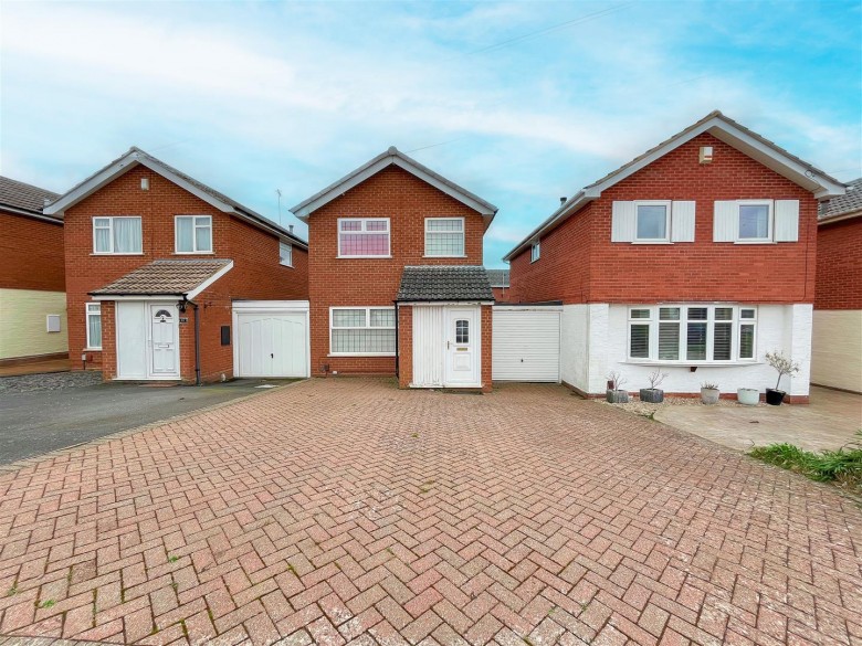 Click the photo for more details of Woodcote Avenue, Northampton