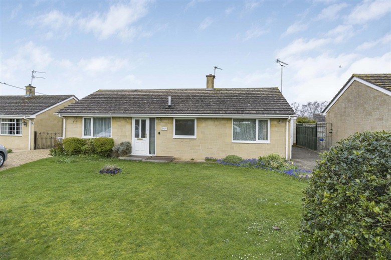 Click the photo for more details of Cromwell Close, Chalgrove, Oxford