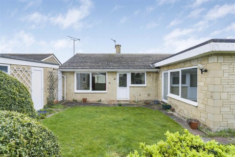 Click the photo for more details of Cromwell Close, Chalgrove, Oxford