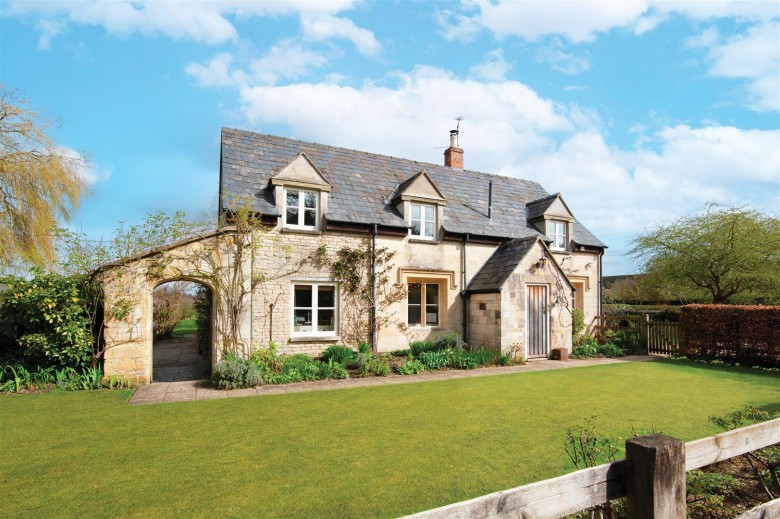 Click the photo for more details of Little Faringdon, Oxfordshire