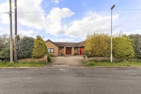 Click the photo for more details of West Drive, Highfields Caldecote