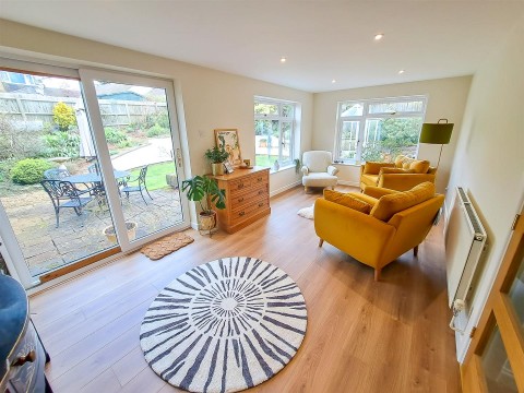 Click the photo for more details of High Street, Ravensthorpe, Northampton, NN6