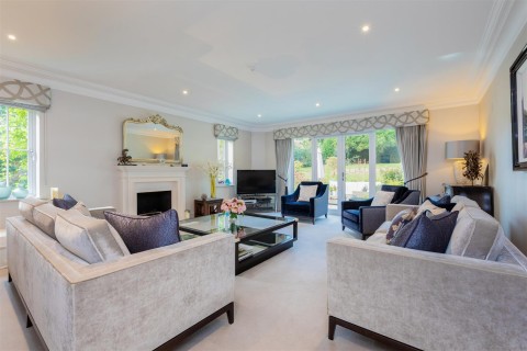 Click the photo for more details of Hamilton Place, Checkendon, Reading