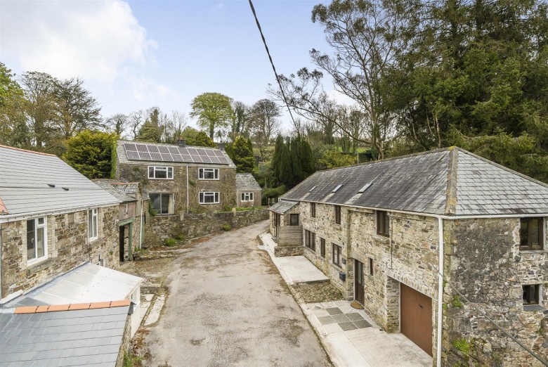 Click the photo for more details of Hoo Meavy, Yelverton, Devon