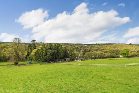 Click the photo for more details of Hoo Meavy, Yelverton, Devon