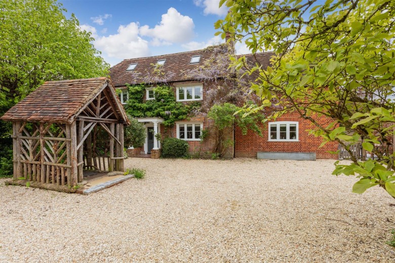 Click the photo for more details of Slaters Farm, Rotherfield Peppard