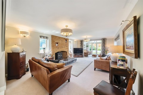 Click the photo for more details of High Street, Collingtree, Northampton, NN4