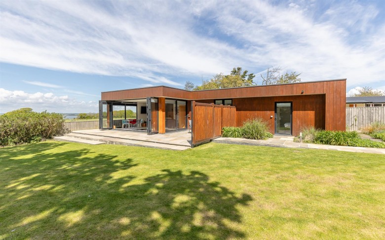 Click the photo for more details of Cowes, Isle of Wight