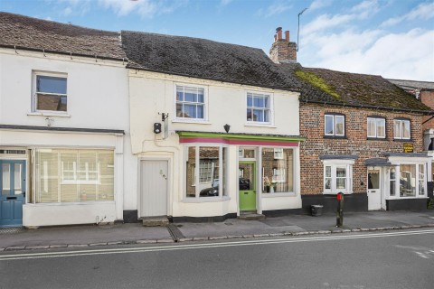 Click the photo for more details of Pinapple Cottage, Watlington