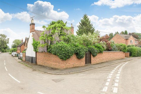 Click the photo for more details of Dag Lane, Lullington, DE12