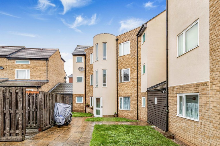 Images for Skeaping Close, Newmarket