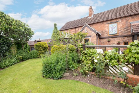 Click the photo for more details of Moira Road, Overseal, DE12