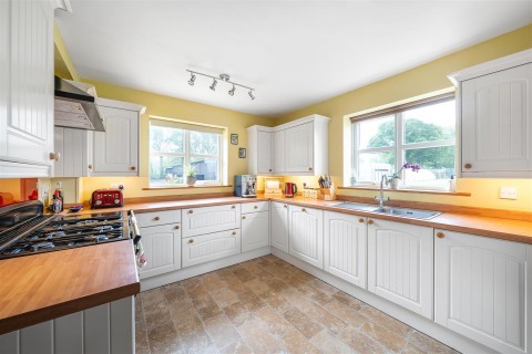 Click the photo for more details of Barrows Lane, Sway, Lymington