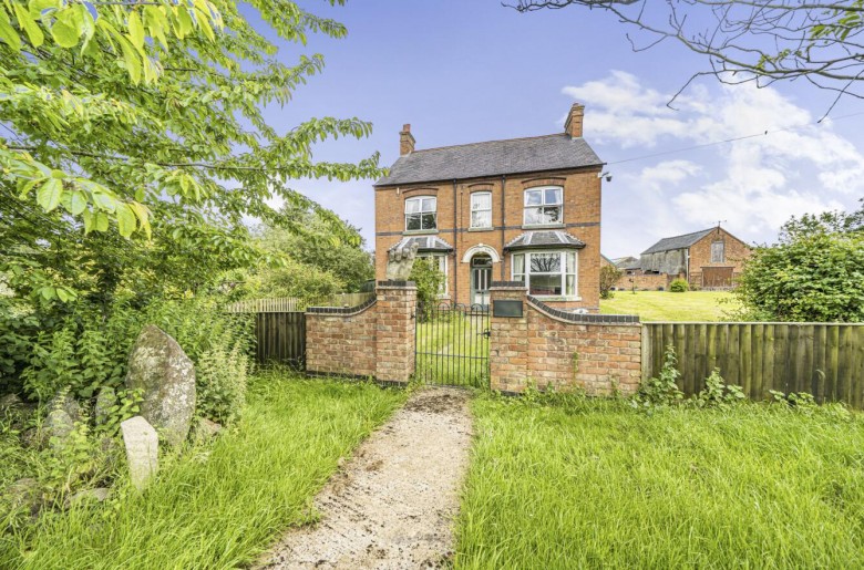 Click the photo for more details of Woodway Lane, Claybrooke Parva, Lutterworth, LE17