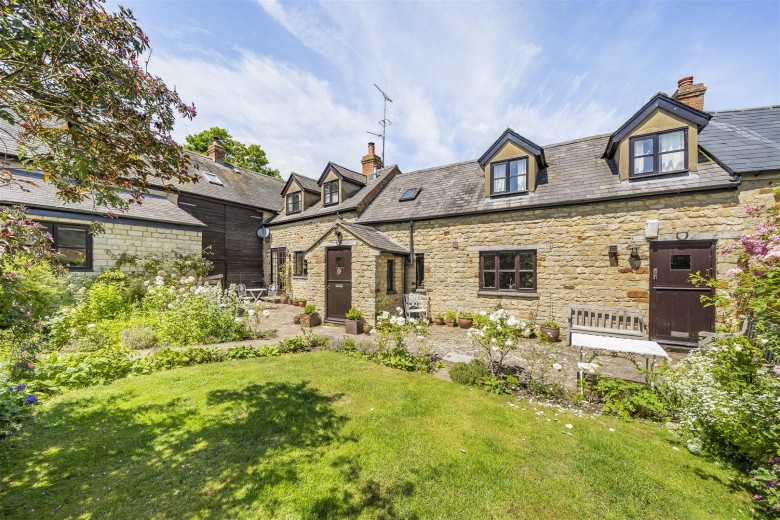 Click the photo for more details of Kettle End, Lois Weedon, NN12